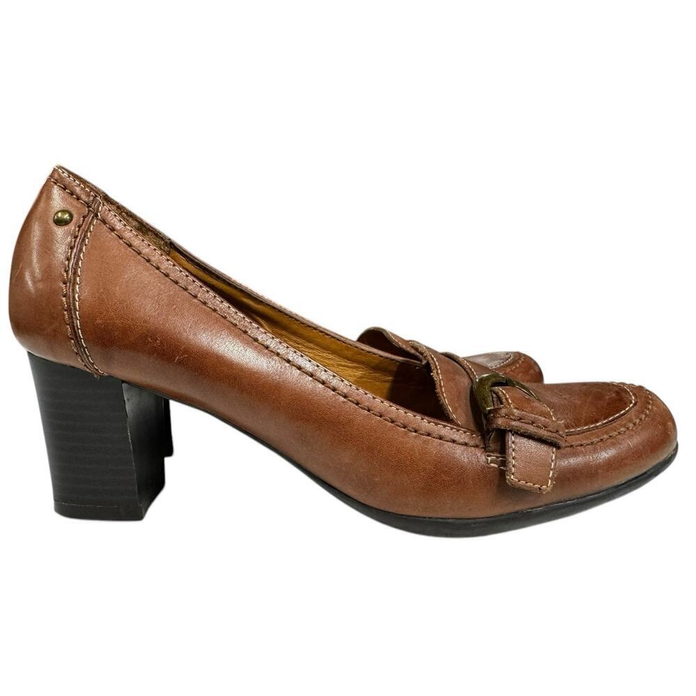 Natural Soul by Naturalizer Brown Leather 2 1/2” Pump Buckle Detail Size 6.5